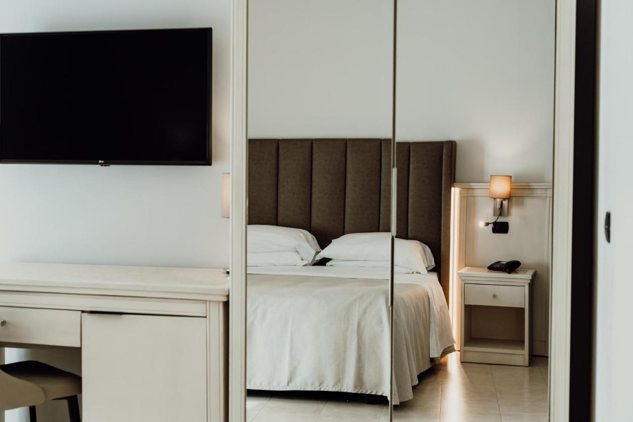 פורטו צ'זראו Hotel Falli מראה חיצוני תמונה
